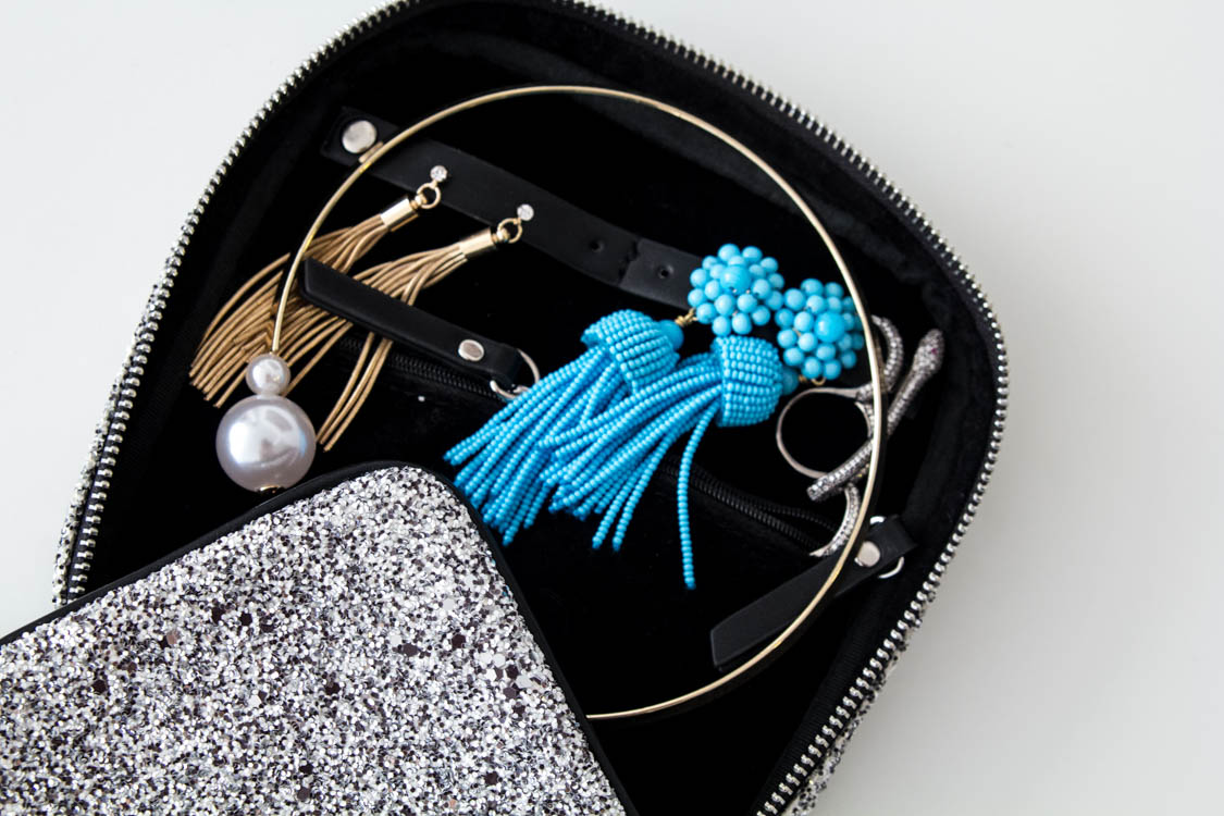 How to Pack Necklaces for Traveling Without Them Tangling